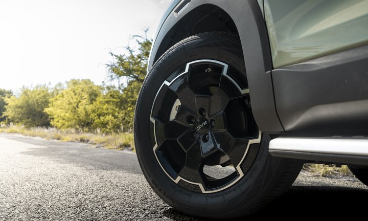 19-Inch Bicolour Alloy Wheels