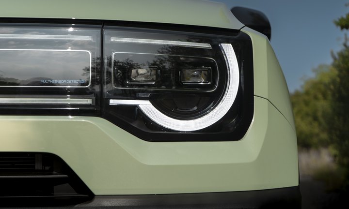 LED Headlights with High Beam Assist