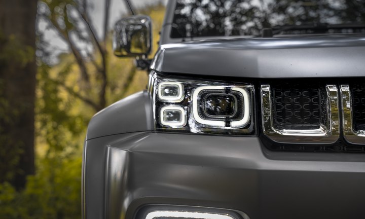 Signature Grille and Round Headlights